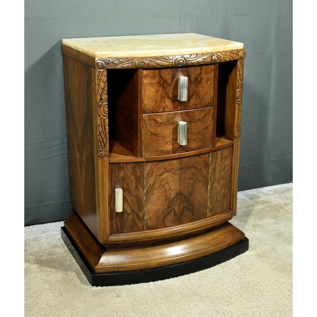 Vintage Art Deco Walnut Burl Bedside Table, 1930, in Restored conditions. Designed 1920 to 1949