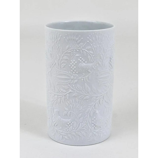 White Relief Up Art Porcelain Vase by Bjorn Wiinblad for Rosenthal Studio-Line, 1960s For Sale - Image 6 of 9