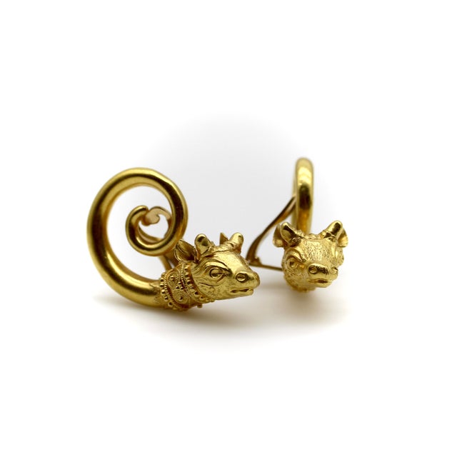 Modern Vintage Lalaounis 22k Gold Spiral Bull’s Head Earrings, A Pair For Sale - Image 3 of 10
