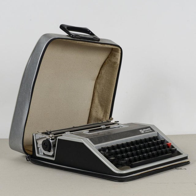 Lettera DL Typewriter from Olivetti For Sale - Image 12 of 18