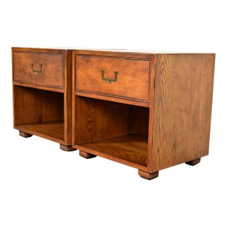 Henredon Mid-Century Modern Campaign Oak Nightstands, Pair For Sale