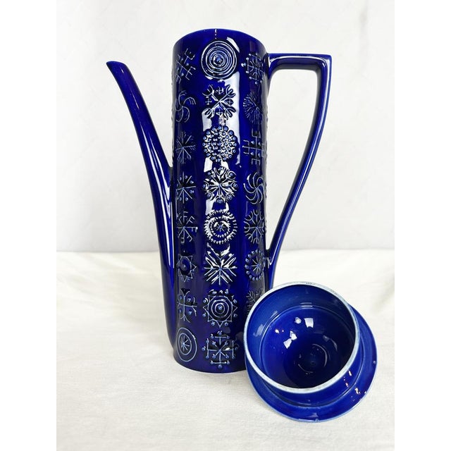 Vintage Portmeirion Totem Coffee Service in Deep Blue Ceramic by Susan Williams-Ellis, 1966, Set of 15 For Sale - Image 13 of 18