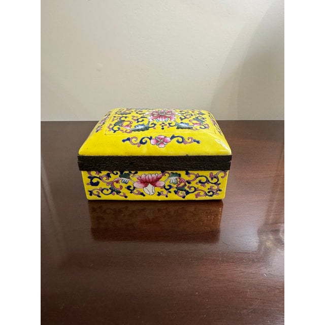 Chinoiserie Yellow Famille Rose Porcelain Lidded Box With Hand-Painted Florals and Metal Mount For Sale - Image 13 of 18