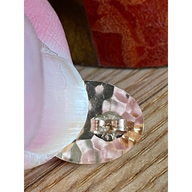 1980s Hammered 14k Oval Studs Earrings, a Pair For Sale - Image 5 of 10