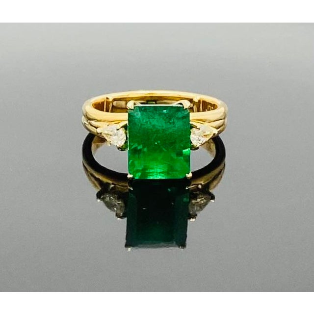 7 Ct Emerald 14 Kt Yellow Gold Ring For Sale - Image 9 of 12