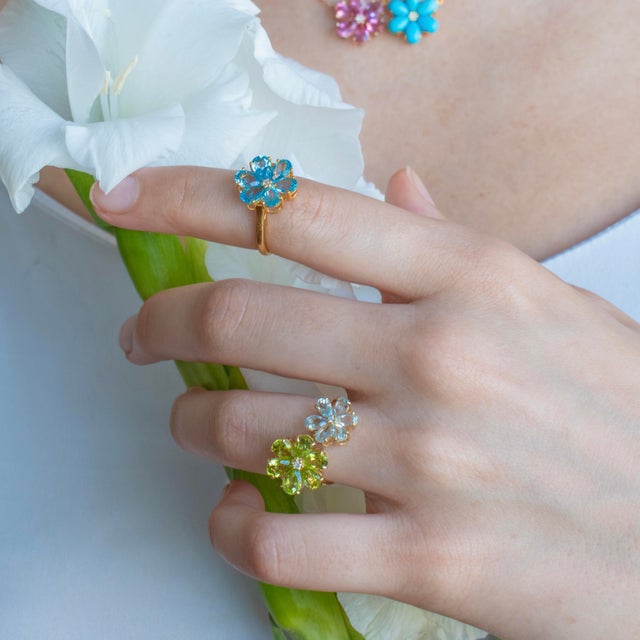 Metal Kai Flora Blossom Periot and Aquamarine Cocktail Ring in 14k Yellow Gold Ring, size 9.5 For Sale - Image 7 of 7