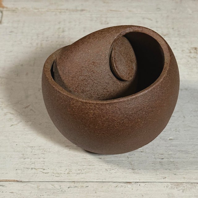 Brown Kimi Nii – Vintage Pair of Postmodernist/Brutalist Stoneware Wood-Fired Sculptures, Signed For Sale - Image 8 of 12