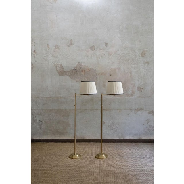 Pair of Adjustable Brass Floor Lamps with Fabric Lampshade – 1970s Product Details The height of the lamp is adjustable....