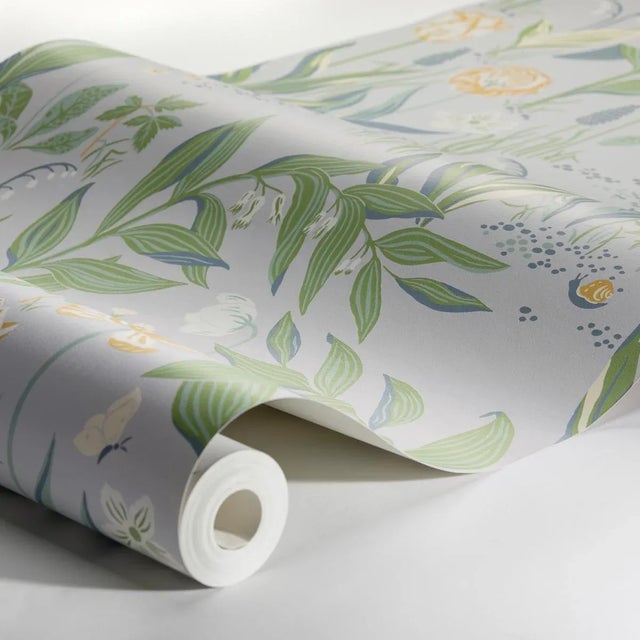 Inspired by the heart-stopping beauty of early-season blooms, Spring Garden is filled with lovely flora and has a poetic...