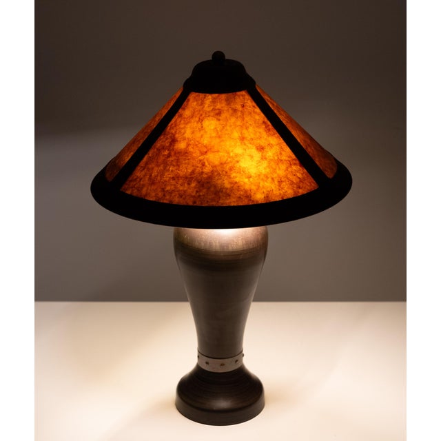 1990s 20th Century Arts & Crafts Copper & Mica Table Lamp in the style of Dirk van Erp For Sale - Image 5 of 14