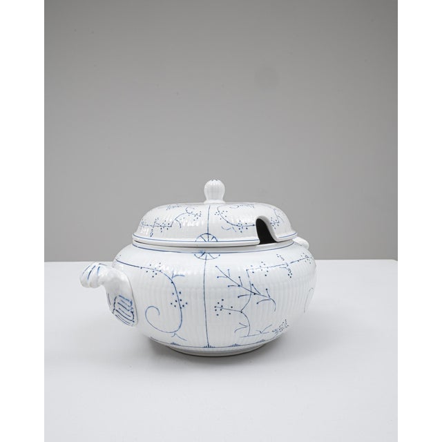 Traditional 20th Century Belgian Special Edition Porcelain Tureen With Lid For Sale - Image 3 of 18