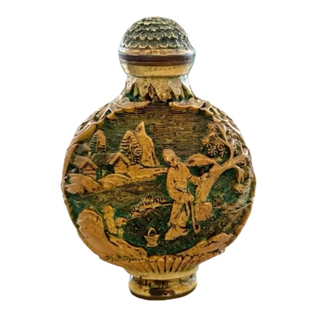 Late 20th Century Finely Detailed Green Chinese Snuff Bottle For Sale