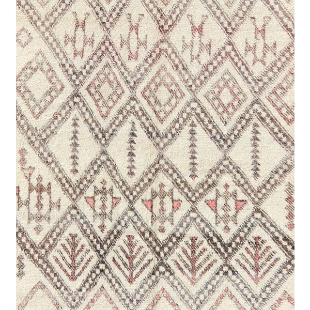 Tribal Large Moroccan Beni Ouarain Rug With Diamond Design in Light Ivory, Gray & Pink 6'3"x11'8" For Sale - Image 3 of 5