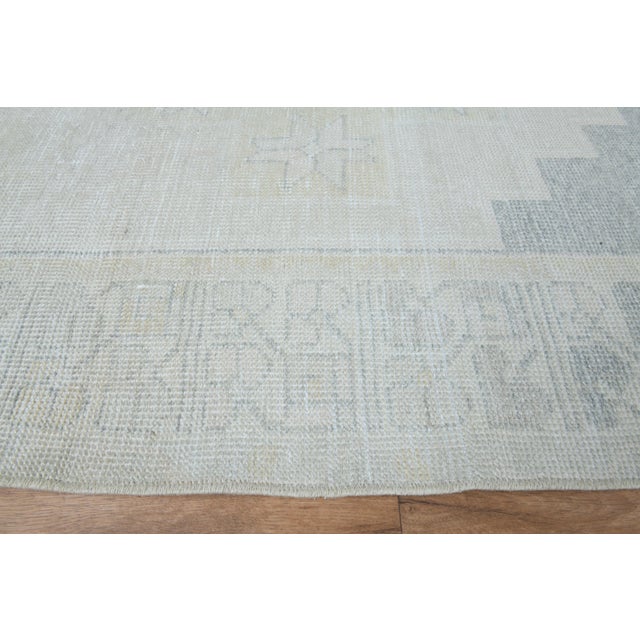 1970s Vintage Handmade Wool Cotton Turkish Beige Area Rug For Sale - Image 9 of 11