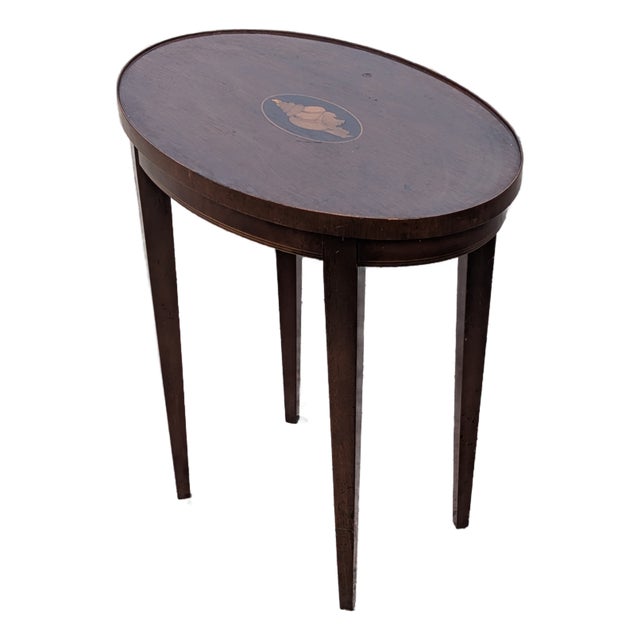 Vintage Mahogany Federal Style Shell Inlay Occasional Table For Sale