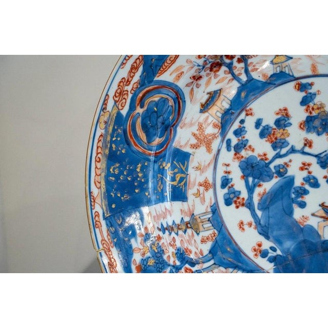Large 18th Century Antique Chinese Qing Dynasty Imari Porcelain Charger For Sale - Image 9 of 18