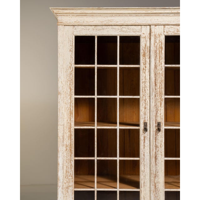 Early 20th Century French White Patinated Vitrine France Early 20th Century For Sale - Image 5 of 15
