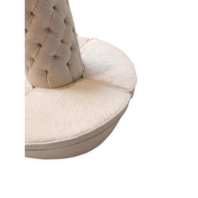 Hollywood Regency Round Banquet Settee in Bouclé, 1980s For Sale - Image 10 of 13