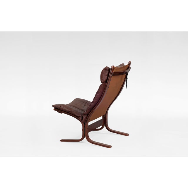 A true icon of Norwegian design, this 1960s Siesta Lounge Chair by Ingmar Relling for Westnofa captures the essence of...