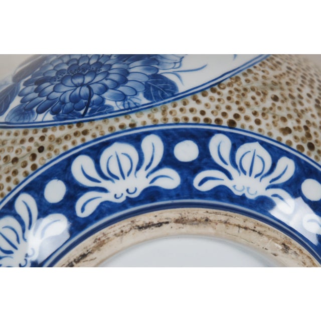 Late 20th Century Maitland-Smith Chinoiserie Blue & Brown Floral Porcelain Mantel Vase Urn For Sale - Image 11 of 12