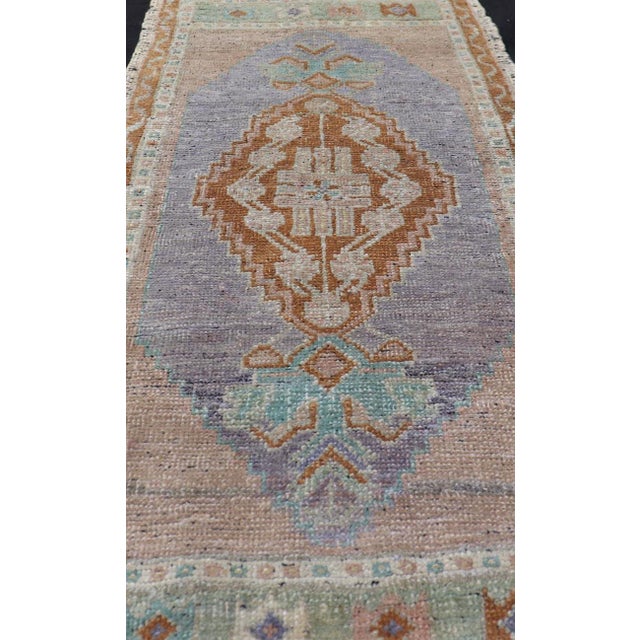 Vintage Turkish Oushak small mat size Rug with All-Over Sub-Geometric Medallion Design. Keivan Woven Arts / rug EN-15932,...