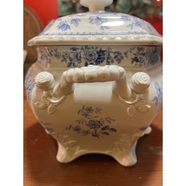 Early 19th Century Antique English Staffordshire Blue Transfer Decorated Soup Tureen “Windsor Festoon” For Sale - Image 5 of 12