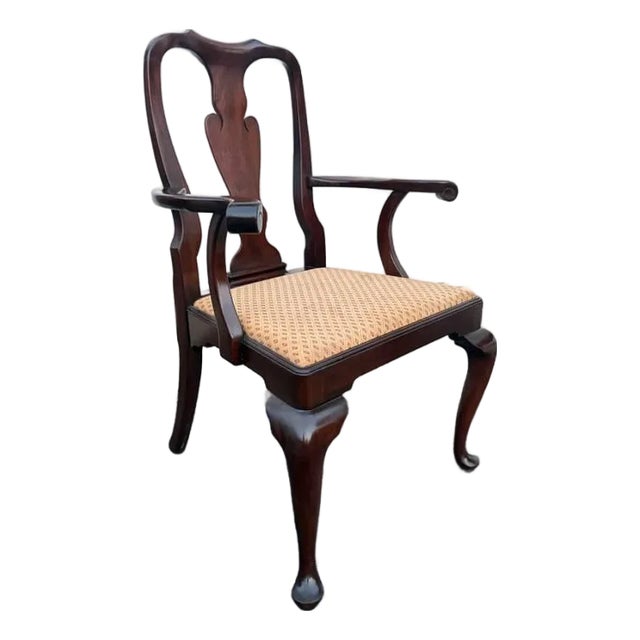 Late 20th Century Henkel Harris Queen Anne Style Mahogany Open Dining Armchair For Sale