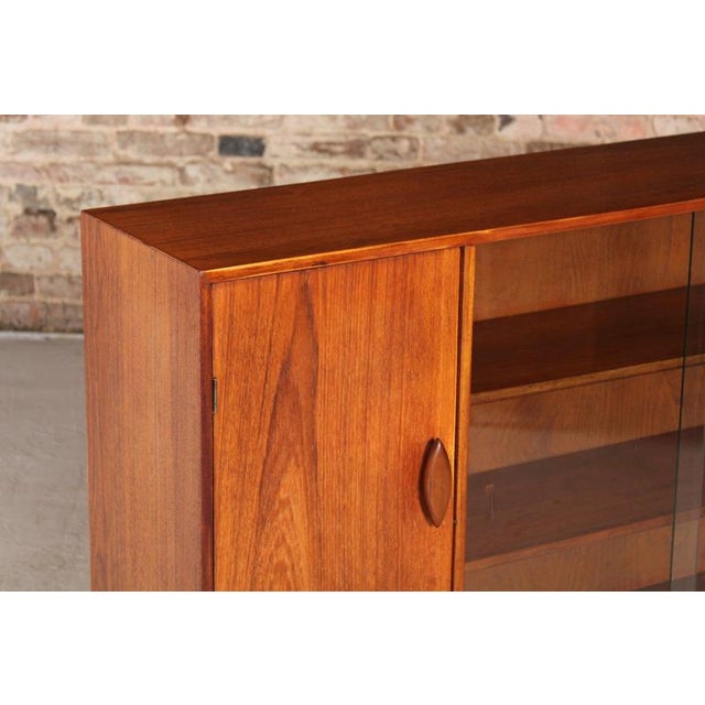 Mid-Century Modern Glass Fronted Teak Bookcase, 1960s For Sale - Image 4 of 9