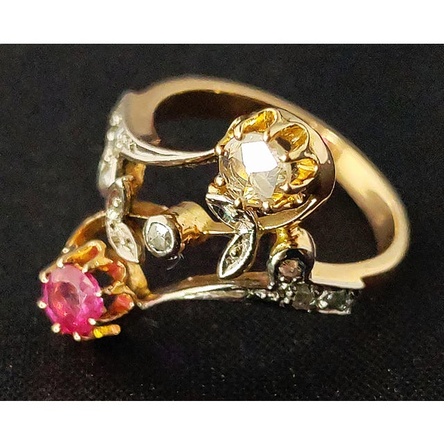 This very pretty and refined "Toi et Moi" ring, featuring a ruby ​​and a diamond, is crafted in Antwerp rose gold and...