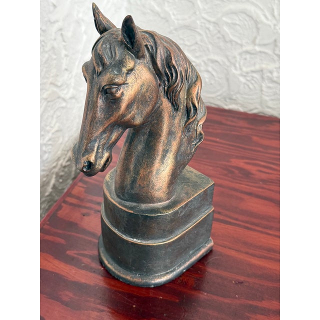 A single 1980s cast horse head bookend with a bronze tone finish. Works equally well to hold books or as a desk accent....