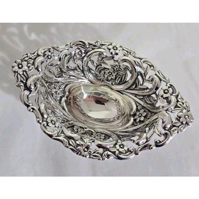 Antique Victorian Sterling Silver Repoussé Trinket Dish from Henry Matthews, 1894 For Sale - Image 4 of 13