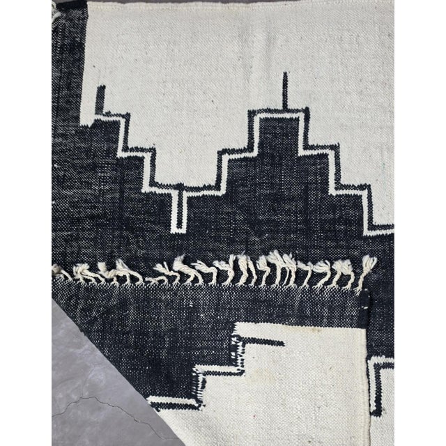 Black and White Flatwoven Rug - 9.7 X 6.4 Ft For Sale In Cleveland - Image 6 of 6