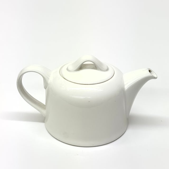 White teapot. This is a delicate and minimal vintage bone-china white "Adriana" teapot by Villeroy & Boch. Measurements:...