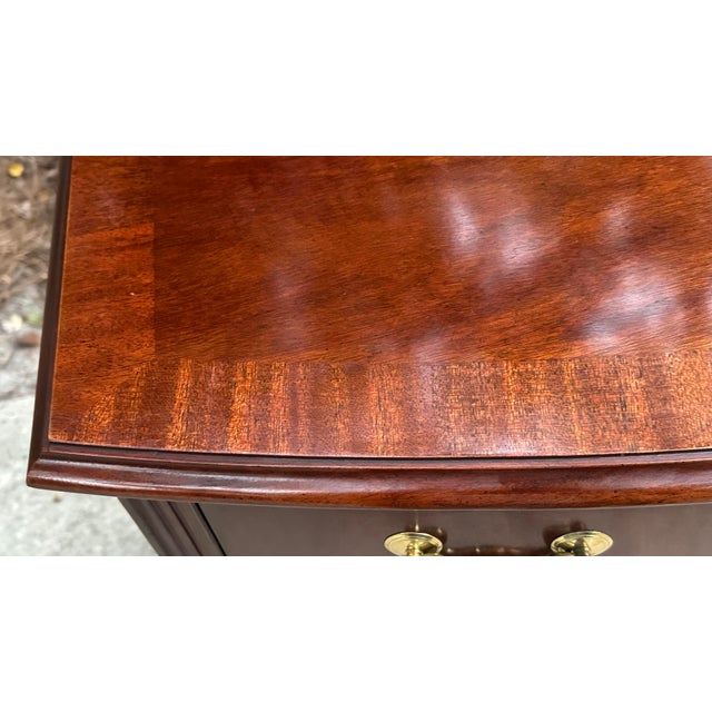 Thomasville Vintage Bow Front Flame Mahogany 4 Drawer Chest For Sale - Image 4 of 12