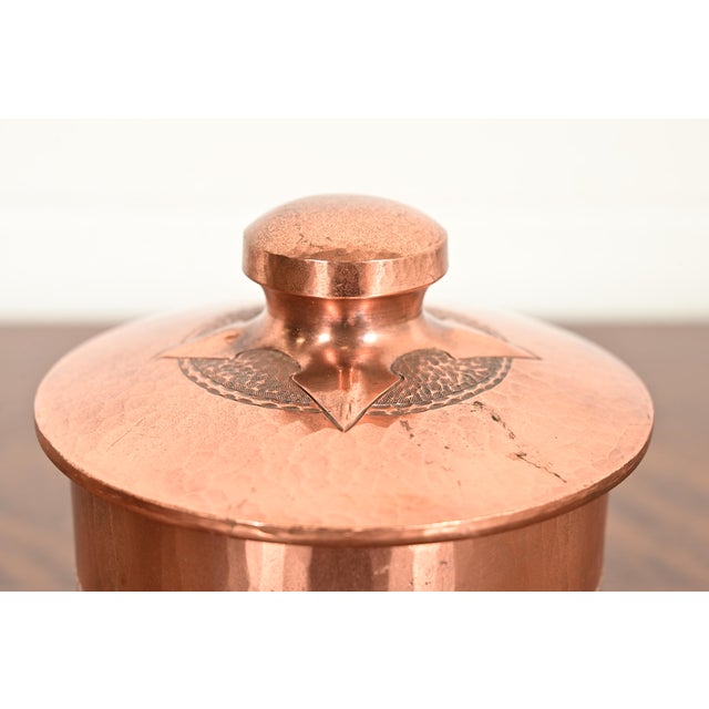 Roycroft Arts & Crafts Trefoil Hammered Copper Humidor, Circa 1920s For Sale In South Bend - Image 6 of 14