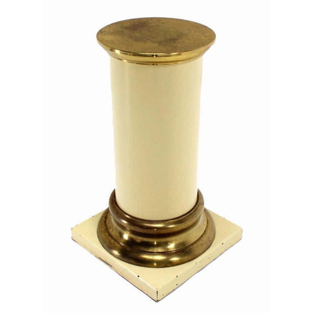 Mid-Century Modern Pair Brass and White Beige Lacquered Wood Round Pedestals Table Bases Stands For Sale - Image 3 of 8