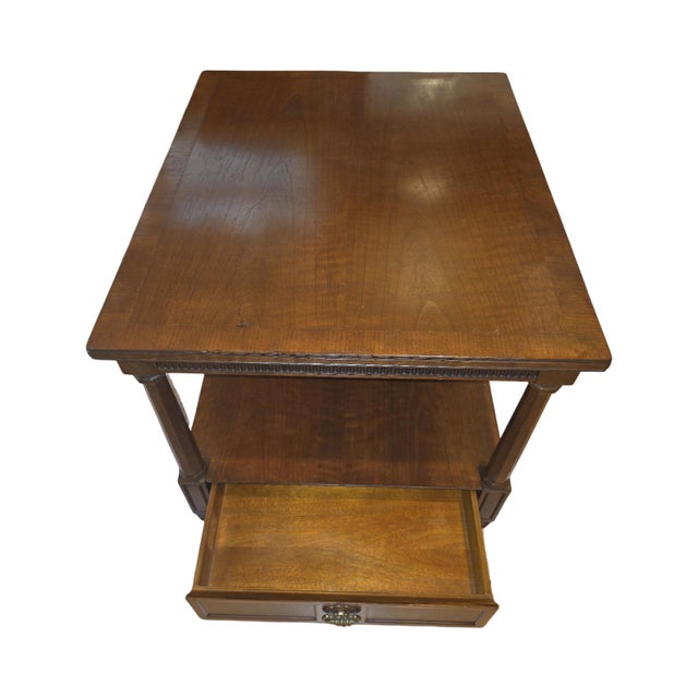 Late 20th Century Vintage Henredon Fine Furniture Two-Tier End Table With Drawer & Brass Hardware For Sale - Image 5 of 9