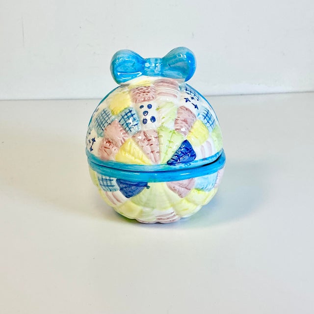 Cerulean 1970s Vintage Boho Chic Americana Folk Art Ceramic Easter Eggs Box, Quilt & Bow Design - Easter For Sale - Image 8 of 18
