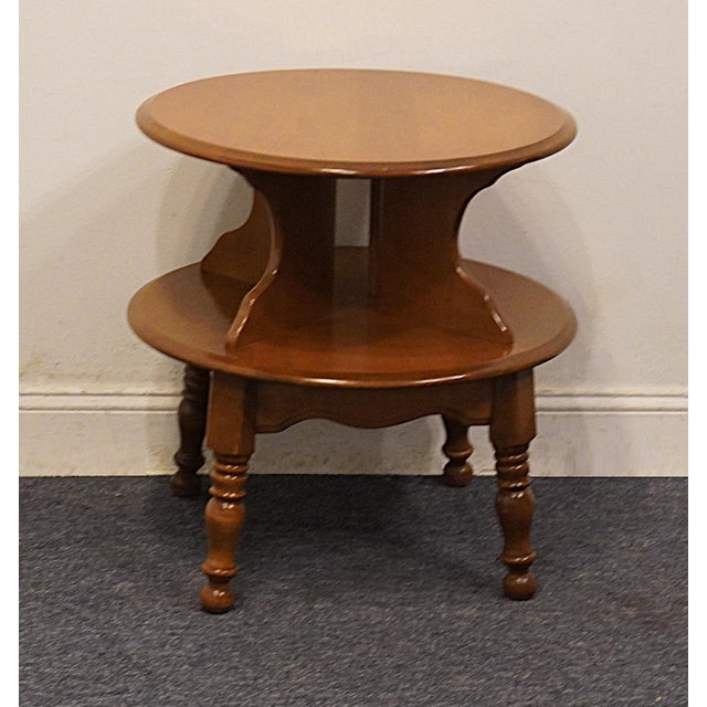 Ethan Allen Ethan Allen Heirloom Nutmeg Maple Colonial Early American 25" Round Tiered Accent End Table 1528 For Sale - Image 4 of 9