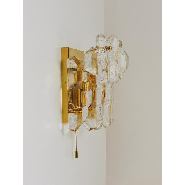 Mid-Century Gilt Brass and Crystal Icicle Glass Scone attributed to J. T. Kalmar for Kalmar, 1970s For Sale - Image 17 of 18