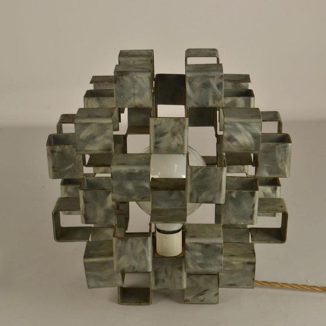 1960s Italian Sculptural Cube Shaped Metal Table Lamp, 1960s For Sale - Image 5 of 10
