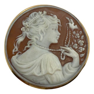 Antique 18k Gold Cameo Pendant, Woman With Pearls and Bird, Circa 1940 For Sale