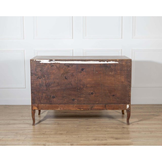 Wood Venetian Louis XVI Chest of Drawers in Walnut, 18th Century For Sale - Image 7 of 8