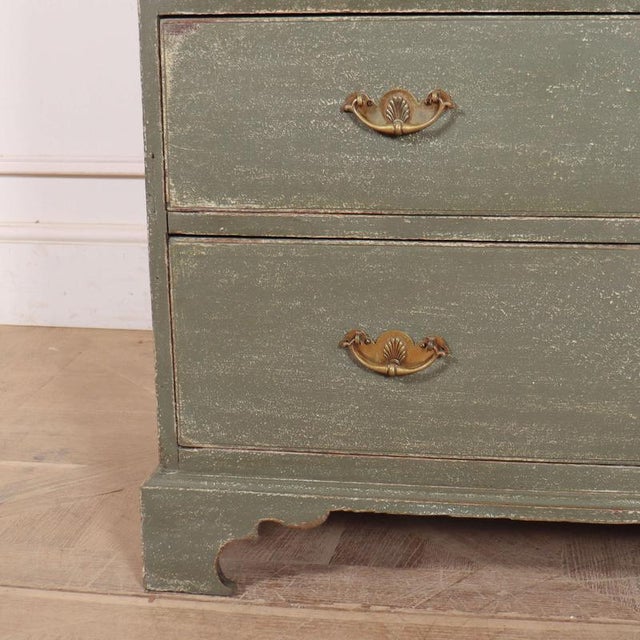 English Painted Chest of Drawers in Pine For Sale - Image 5 of 11