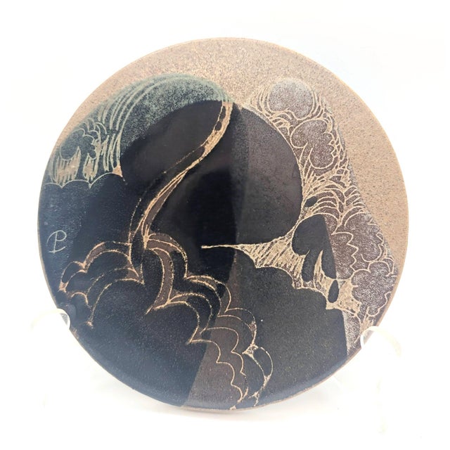 Offered is a round glazed stoneware tile trivet by Diana Worthy made in the 1970s in the UK at her Crich Pottery Studio.in...