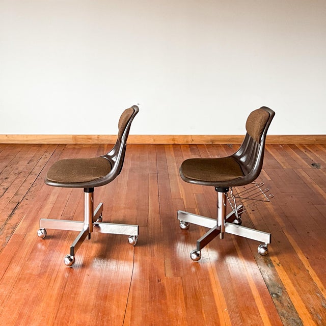 Brown Mid 20th Century Fiberglass Desk Chairs by Clarin Corporation, 6 Pieces For Sale - Image 8 of 15