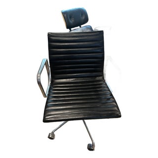 Mid-Century Modern Eames Aluminum Group Management Chair by Herman Miller For Sale