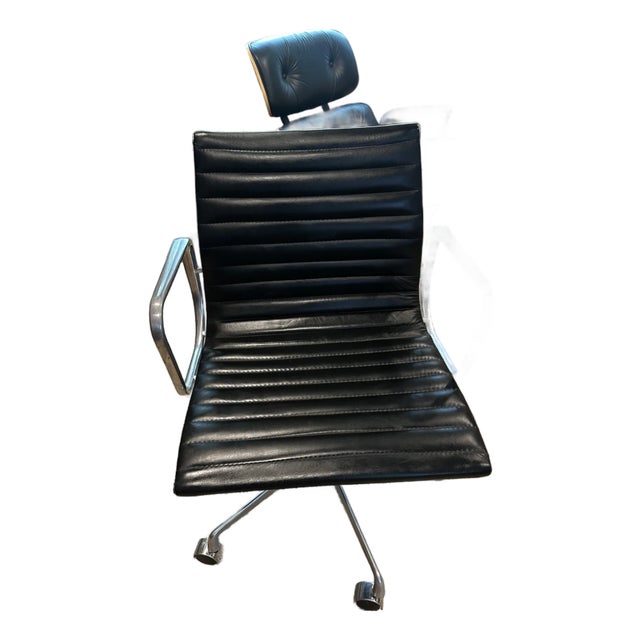 Mid-Century Modern Eames Aluminum Group Management Chair by Herman Miller For Sale