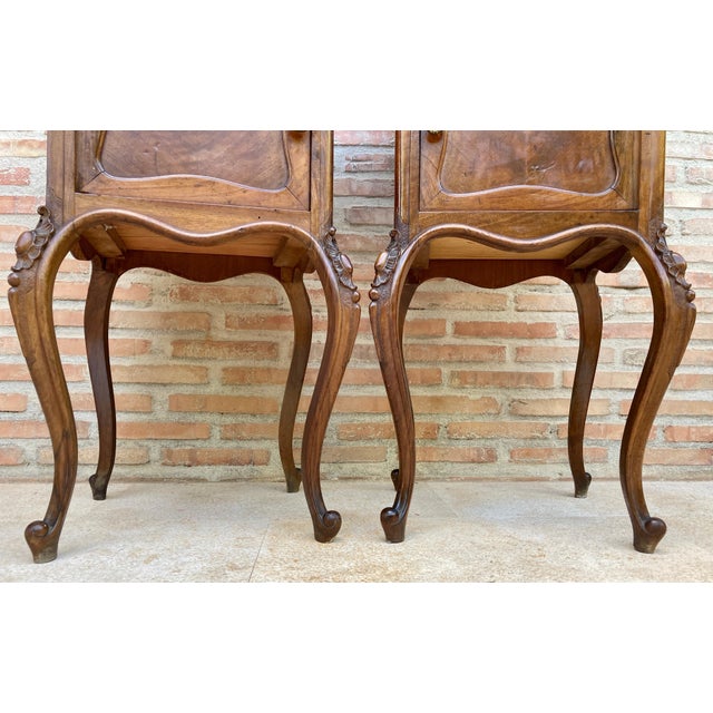 Brown Louis XV Style Walnut Nightstands with Marble Top, 1930s, Set of 2 For Sale - Image 8 of 18