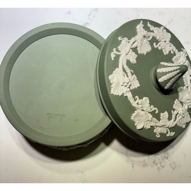 Early 20th Century Vintage Round Wedgwood Porcelain Grapevine Box Sage Green For Sale - Image 5 of 8